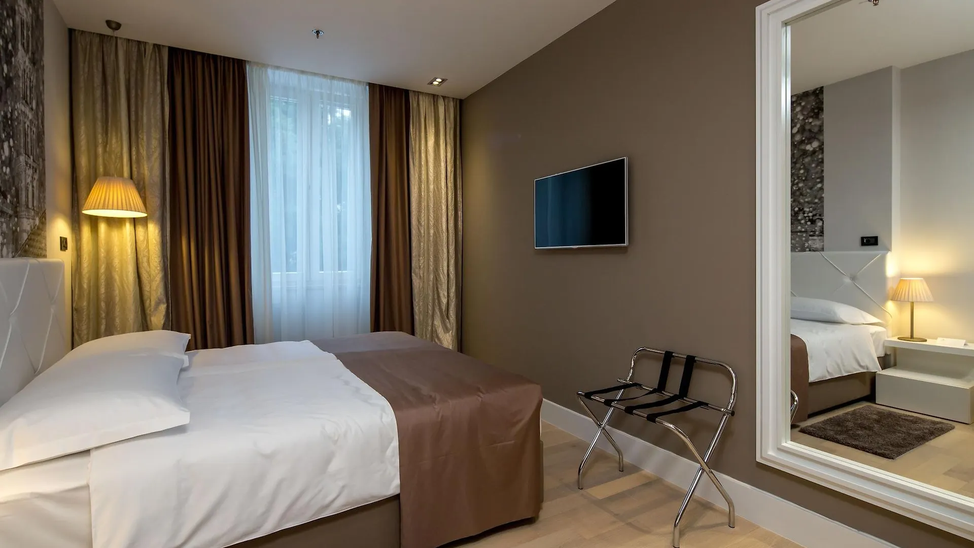*****  Cornaro Hotel Split Croatia
