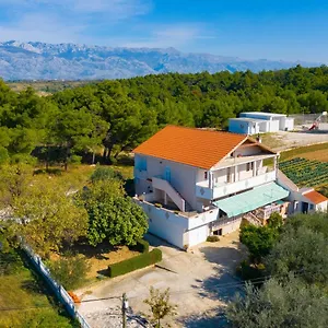 Luca Apartment Razanac