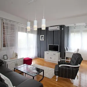 Macho Apartment